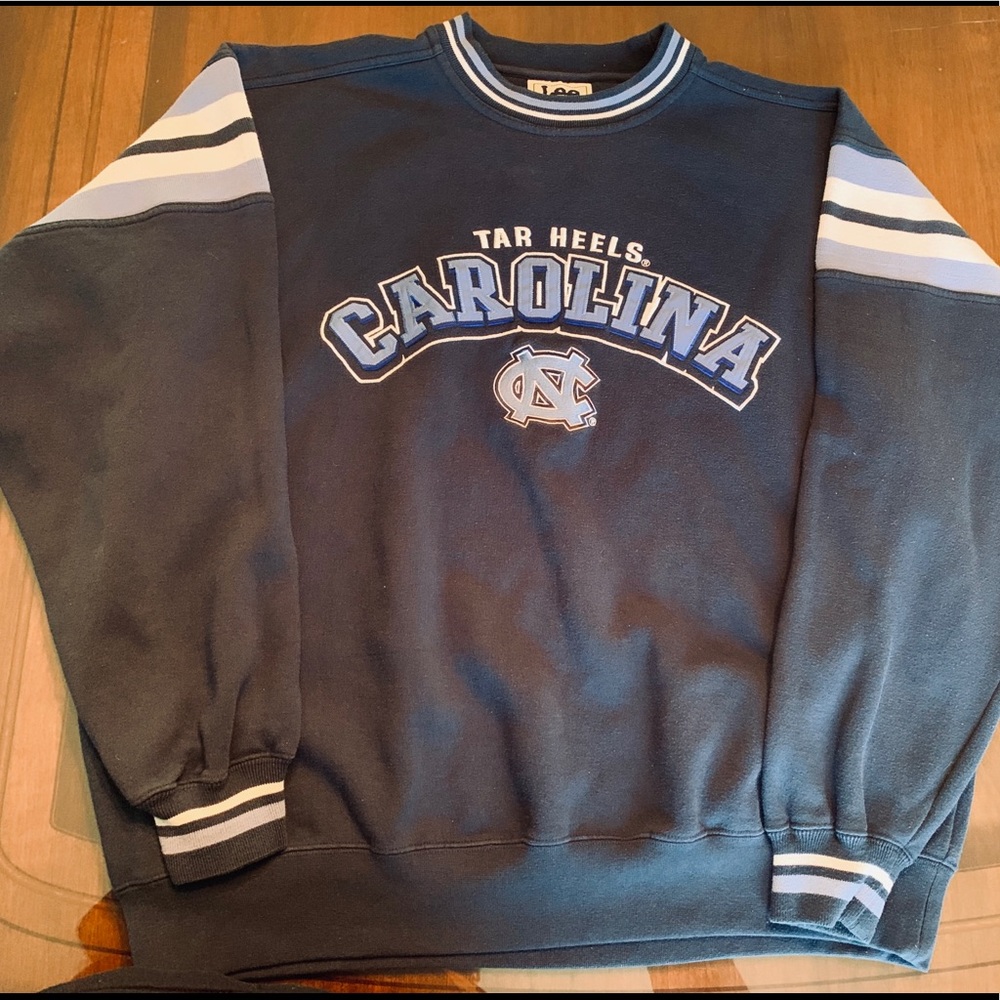 Vintage Lee 2002 NorthCarolina TarHeels sweatshirt